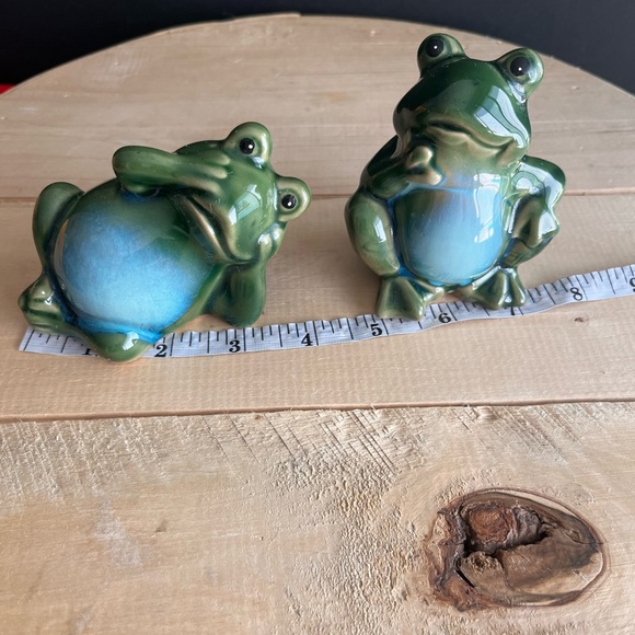 Whimsical Pair (2) Of Green Frogs Ceramic/Porcelain - Picture 5 of 6